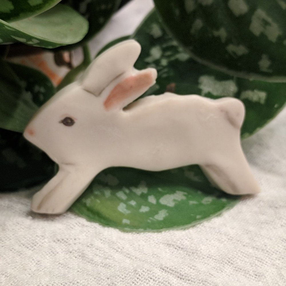 Vintage Ceramic Rabbit Brooch - Picture 2 of 2